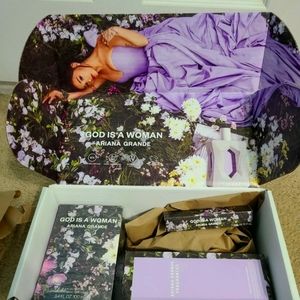 Ariana grande God is a woman gift set